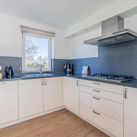 Ferienhaus Villapark Kamperfoelie 95 *